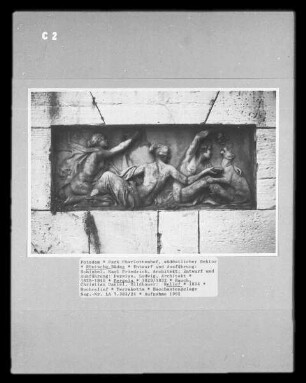 Römische Bäder — Pergola — Relief