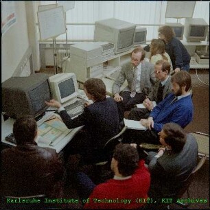 Unbekannte Workshop Teilnehmer im Computer Aided Design Computer Aided Manufacturing (CADCAM)-Labor der Projektträgerschaft Fertigungstechnik (PFT)