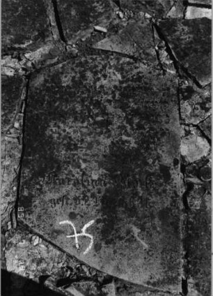 Grabstein 76 (Index: 99796414) Material: Sandstein Zustand: leicht verwittert Maße HxBxT: 0x0x0 cm Beschreibung: Stele, Segmentbogenabschluß: Grabstein 76