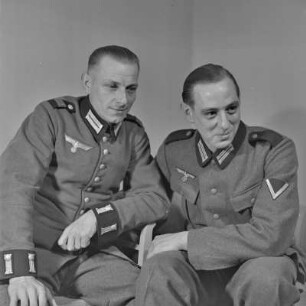 Porträt. Erich Rinkas Brüder Bruno und Kurt Rinka als Soldaten in Wehrmachtsuniform.