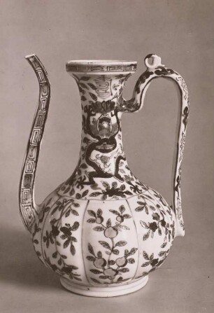 Kännchen in persischer Form