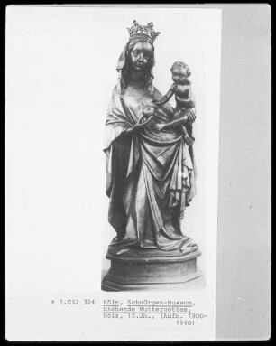 Stehende Muttergottes