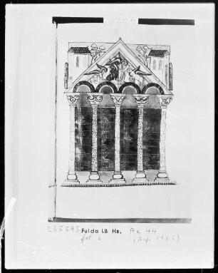 Evangeliar — Kanontafel mit Architektur und je zwei Engeln und Ochsen, Folio 6recto