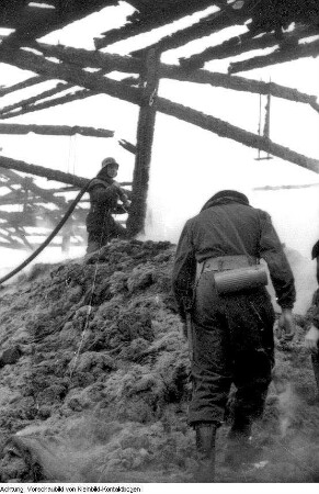 Dresden. Feuerwehr: Übungen - Unterricht in Schulen - Explosion in Hohendölzschen - Brand auf der Hamburger Straße, März 1960 - Schulung, 1958/60