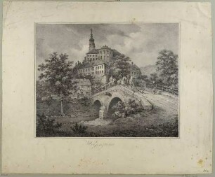 Schloss Weesenstein über dem Müglitztal (Müglitztal-Weesenstein) südöstlich von Dresden, Blick von der Brücke über die Müglitz aus nördlicher Richtung