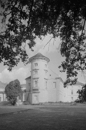 Rheinsberg. Seeseitige Schlossansicht