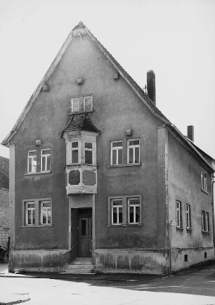 Selters, Alois-Born-Straße 2, Alois-Born-Straße 4