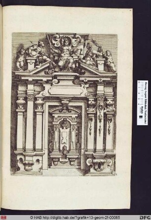 Zierportal mit der Gerechtigkeit.