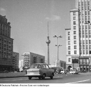 Berlin-Mitte. Sporthalle, Karl-Marx-Allee. Ausstellung "XX Jahre DDR - Kämpfer und Sieger"