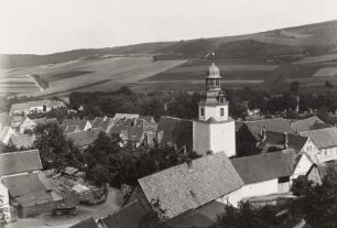 Wippra, Ortsansicht mit Dorfkirche von Nordwesten