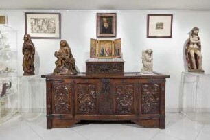 Truhe mit Renaissanceornament
