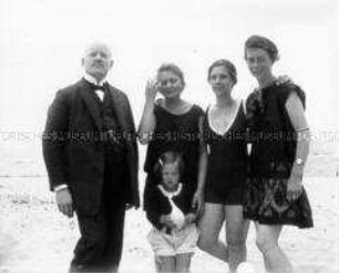 Seebad Heringsdorf, Familie am Strand