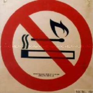 Schild "Rauchen und offenes Feuer verboten"