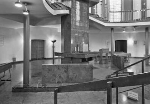 Berlin. Hedwigskathedrale. Unterkirche (Wiederaufbau bis 1963, Entw. H. Schwippert)