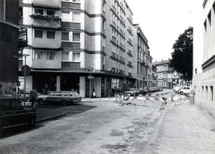 Privatgebäude, Straßen und Plätze in Karlsruhe. Steinstraße/Kreuzung Adlerstraße