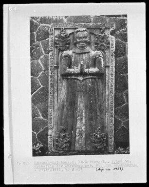 Grabstein der Dorothea, geborene Rau zu Holzhausen (gestorben am 23.11.1511 im Alter von 78 Jahren)