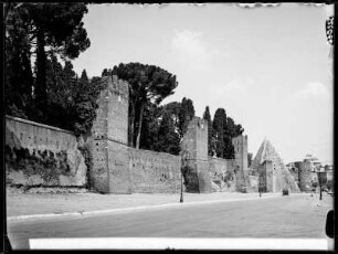Rom: Stadtmauer mit Cestius-Pyramide