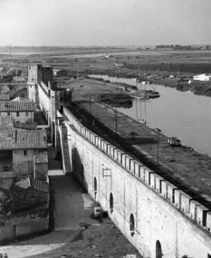 Aigues-Mortes. Westliche Ringmauer (1201/1300) von Norden