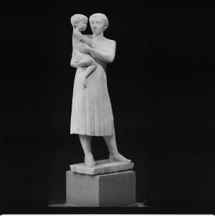 Statuette einer Mutter mit Kind : Arbeiten in Gips der Arnold-Klasse 5. Statuette einer Mutter mit Kind (vor 1960)