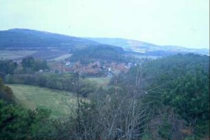 Ort und umgebende Landschaft
