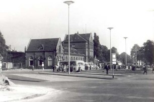 Bahnhofsvorplatz mit Busbahnhof. Detmold