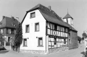 Flörsheim, Pfarrhausstraße 13