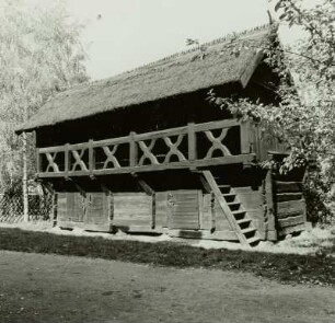 Lübbenau-Lehde, Stallgalerie und Bienenstand : Freilandmuseum. Stallgaleriegebäude (aus Burg-Kauper, Kreis Coswig)