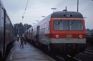 Crailsheim VT 614 009 Bahnsteig Reisende