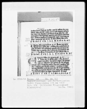 Augustinerregel und Martyrologium — Initiale V (igilia) und A (ssumptio), Folio 53 verso