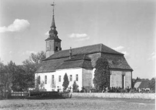Uhyst . Dorfkirche (1711/1716, Turm und Logenanbau 1726/1735). Ansicht von Südosten