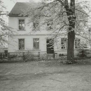 Cottbus, Klosterplatz 1. Pfarrhaus (um 1870). Straßenfront