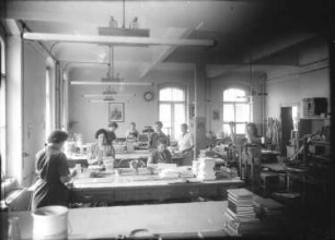 Dresden-Neustadt, Marienallee 12. Sächsische Landesbibliothek, ehemaliges Hauptgebäude der Friedrich-August-Kaserne (1894/1895). Buchbinderei (3. Etage). Raumaufnahme