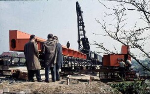 Stuttgart Zuffenhausen Neubau Brücke 2035 Kranwagen Montage Brückenträger