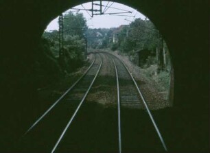 Gäubahn Kriegsbergtunnel Führerstandsmitfahrt Lok 221 124 DC 481 Tunnelausfahrt