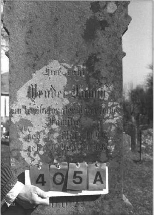 Grabstein 405 (Index: 99786340) Zustand: Inschrifttafel fehlt Maße HxBxT: 173x52x24 cm Symbolik: Levitenkanne: Grabstein 405A