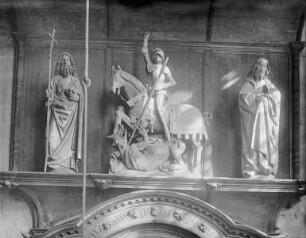 Retabel — Retabelbekrönung mit dem heiligen Georg, dem heiligen Jakobus dem Jüngeren und dem heiligen Philippus
