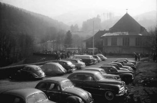 Freiburg/Horben: Talstation im Nebel