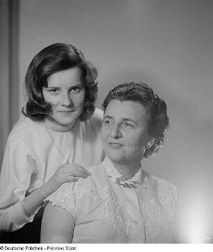Doppelporträt von Mutter und Tochter