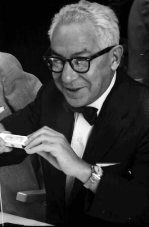 12. Tagung 1962 Physik; Bayrisches Frühstück: Isidor I. Rabi fotografierend