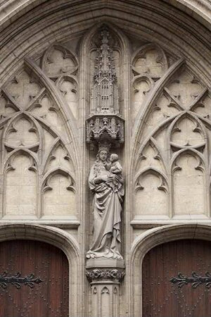 Sankt Bavo & Sint-Baafskathedraal — Südportal — Statue