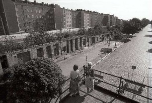 Berlin: Ost; Mauer Bernauer Straße vom Aussichtspunkt