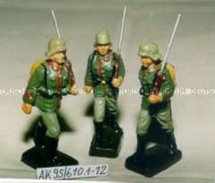 Marschsoldaten mit Tornister