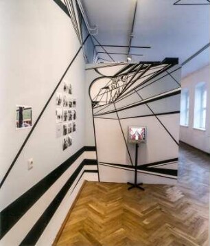 Raumaufnahme in der "Sala de Arte Publico Siqueiros Dresden", 2003" : Raumaufnahme in der "Sala de Arte Publico Siqueiros Dresden", 2003. Ausstellung: Unbekannte Schwester, unbekannter Bruder I. 23.11.2003-29.02.2004