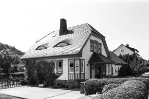 ehemaliges Forsthaus (ehemaliges Forsthaus, Wohn- und Werkstattbau, Ziegelmauerwerk); Burgwald, Wolkersdorfer Straße 37