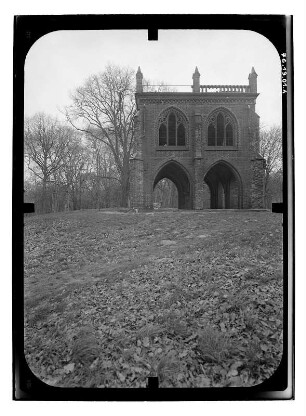 Potsdam-Babelsberg. Park Babelsberg. Gerichtslaube (1871-1872; J. H. Strack, Umsetzung 1860)