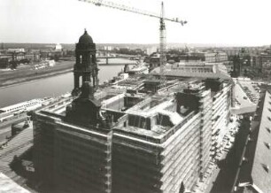 Dresden-Altstadt, Augustusstraße 2. Ständehaus (1901-1906; P. Wallot). Substanzsicherung / Wiederaufbau Dach. Ansicht von Südwest (vom Georgentor) nach Einrüstung der Fassaden