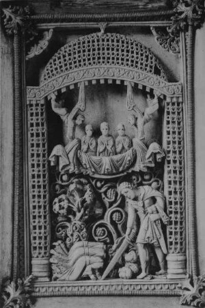 Kiliansevangeliar — Bucheinband mit einem Elfenbeinrelief und einem vergoldeten Silberrahmen versehen — Martyrium des heilgen Kilian und seiner Gefährten. Engel tragen ihre Seelen zum Himmel empor