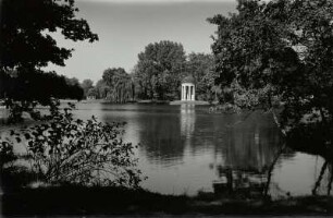 Markkleeberg, agra-Park : Markkleeberg. agra-Park, Raschwitzer Straße. See mit Tempel