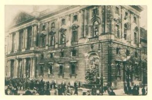 "Straßenkämpfe in Berlin. Zerstörung am Marstallgebäude."