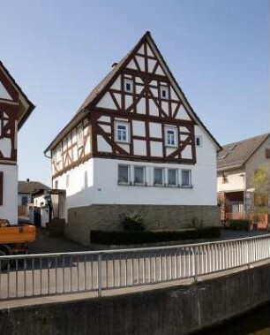 Heuchelheim, Brauhausstraße 18, Brauhausstraße 20